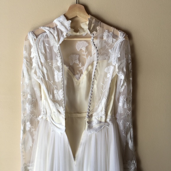 Vintage Wedding Dress | Lace Appliqué Embroidery - Picture 3 of 8
